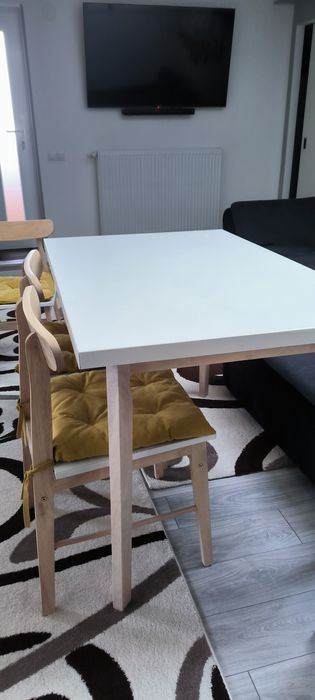 Vând masa +4 scaune