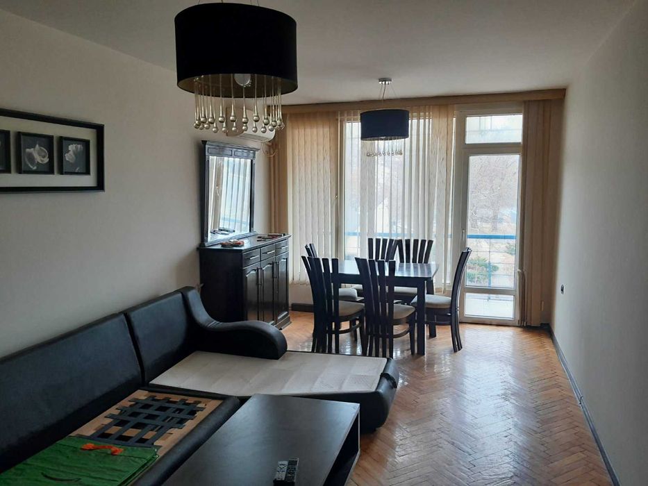 Продава се Тристаен апартамент в Пазарджик, Идеален център - 90 кв.м за 1445 €/кв.м - Снимка #1