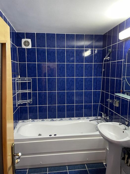 Închiriez apartament 3 camere