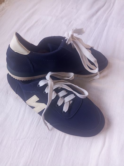 Продам кроссовки ( новые), туфли