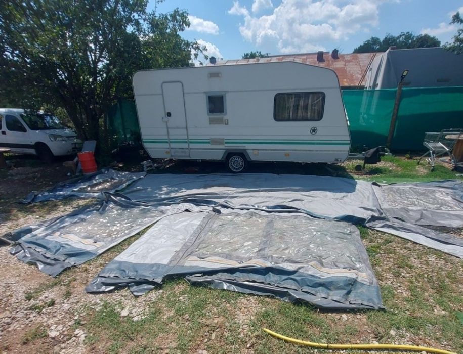 Cort brand  din trei piese