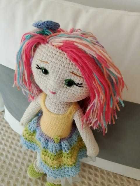 Ръчно плетена кукла