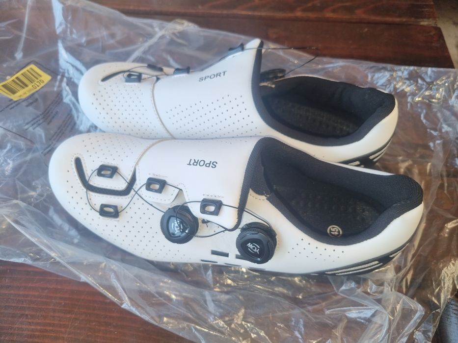 Pantofi ciclism NOI cu rotite – Marimea 45
