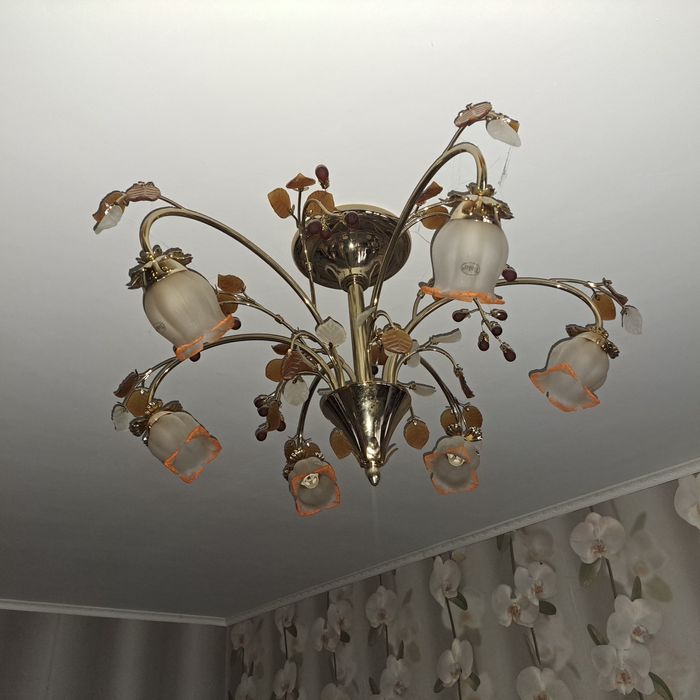 Продам люстру 6ти рожковую