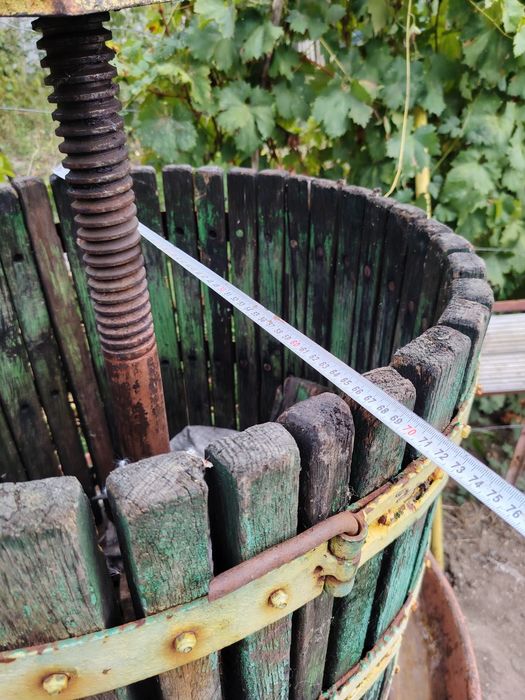 Teasc, presă struguri