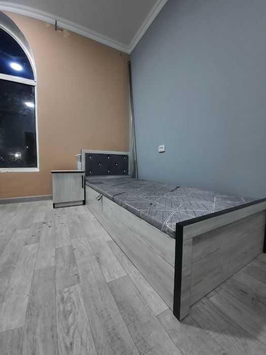 Bir kishilik kravat.