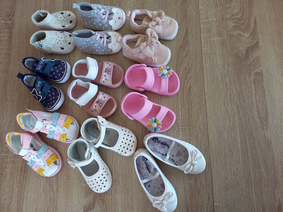 Детски сандали и обувки