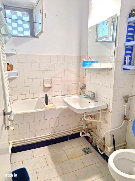 75.000 euro, 3 camere, Centru, etaj 3/4