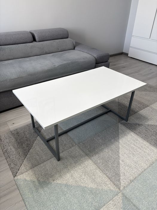 Masuta de cafea minimalista