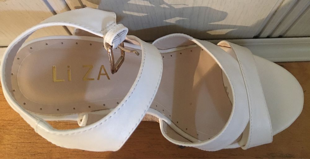 Босоножки женские