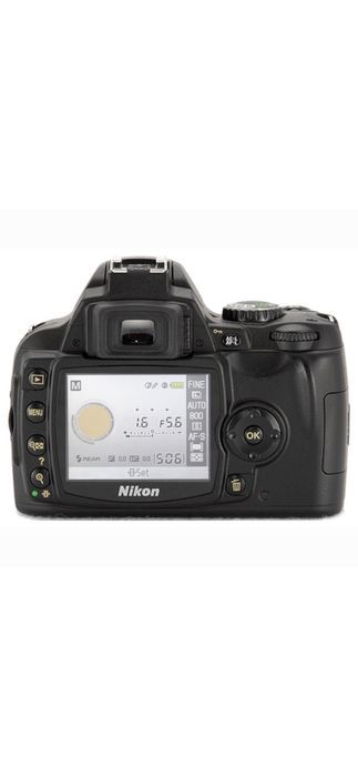 Nikon D40 + Nikon 18-55mm - SH5739-1