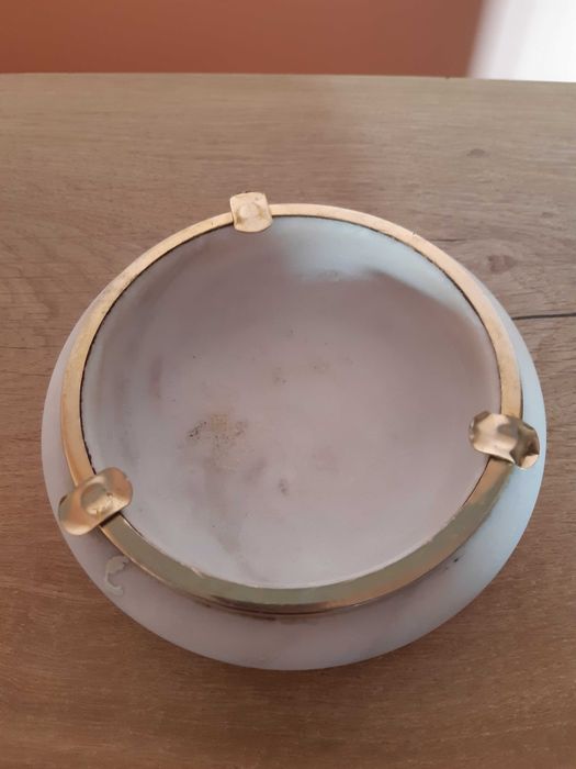 Пепелник мраморен, масивен с месингов обков