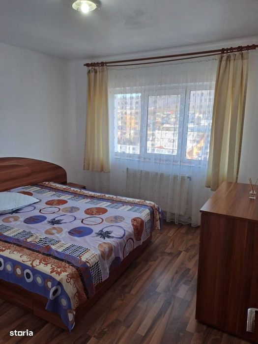 Apartament 3 camere 67 mp, etajul 4/5, zona Bradet
