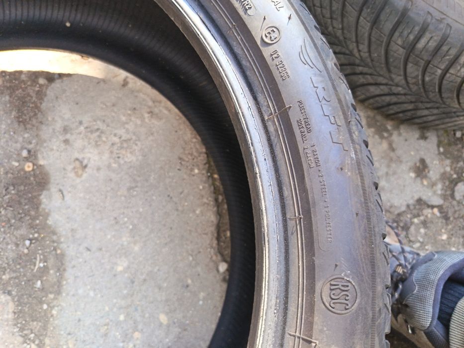 Anvelope vara 275 35 21 Bridgestone runflat 2022 și 2023