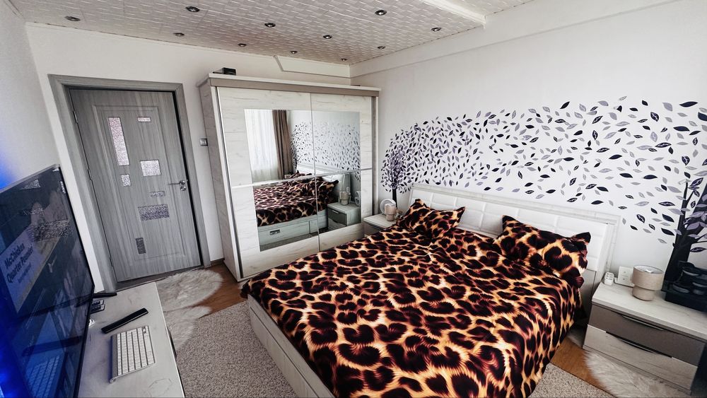 Apartament 4 camere de vanzare