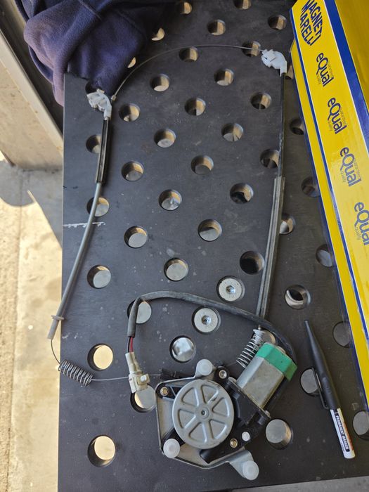 Моторче за предно ляво стъкло Suzuki Grand Vitara 1.9HDI 2004