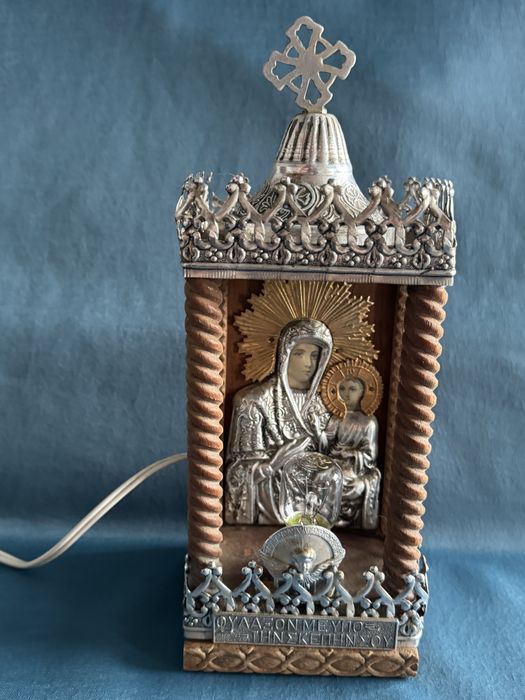 Светещ иконостас , икона , кандило