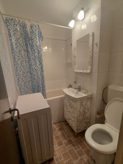 Închiriez apartament