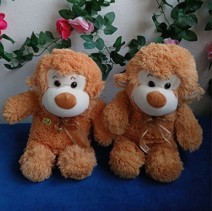 Плюшени играчки различни големини и разцветки любими на малките деца.