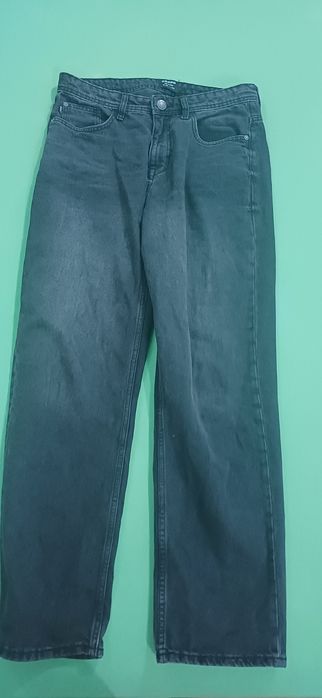 Vand blugi barbat baggy/cropp marimea 32 stare foarte buna,culoare negru