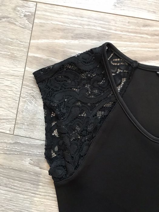 Top cu dantela Guess nr. Xs