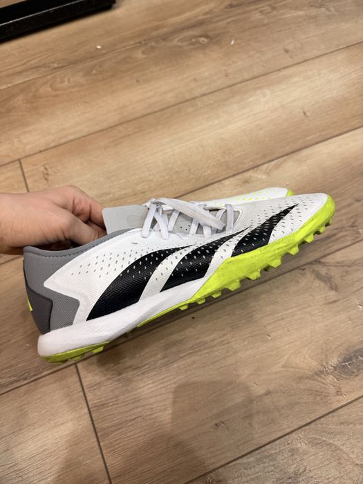 Кроссовки футбольные adidas