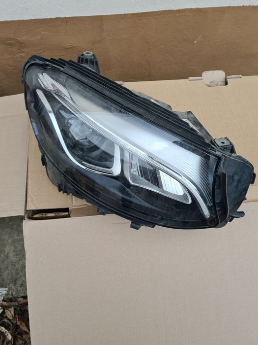 Far dreapta mercedes glc