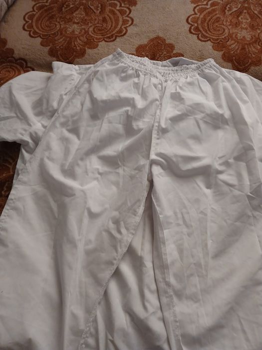 Продам костюм и белый халат