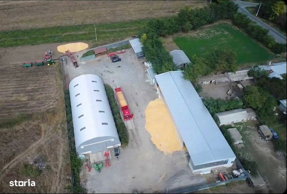 Baza de cereale in functiune , 4500 mp intravilan + 2 depozite