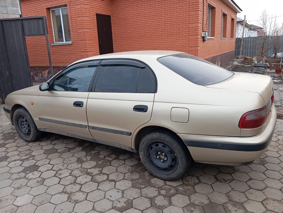 Тойота Карина Е АКПП 1.6  1993 г