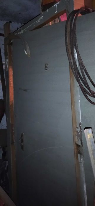 Железная входная дверь