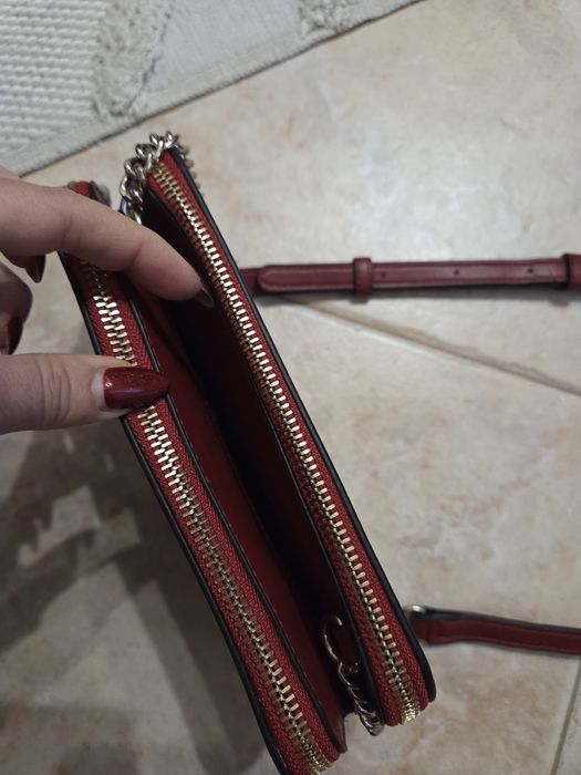 Малка дамска чантичка DKNY