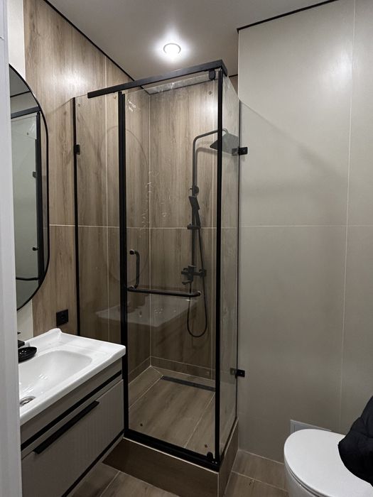 Душевые кабины , ванные шторки , перегородки