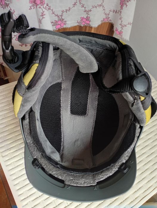 Casca ski 57-59 folosita putin la bicicleta