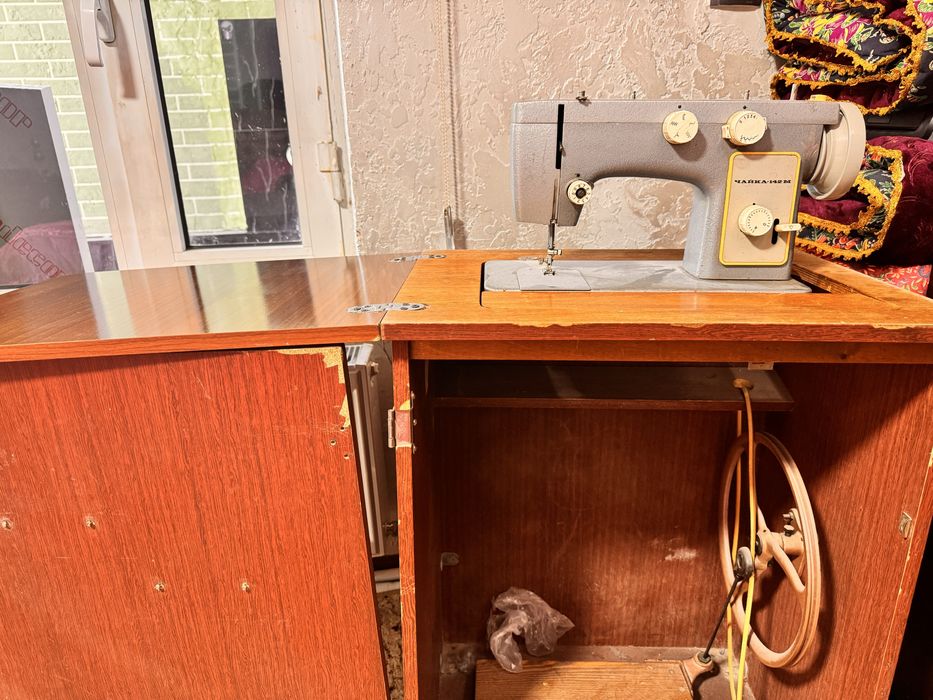 Швейная машинка Чайка