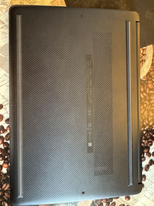 Лаптоп HP 14s не е ползван