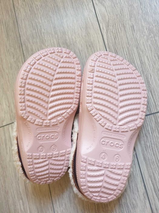 Papuci Crocs cu captuseala detasabila