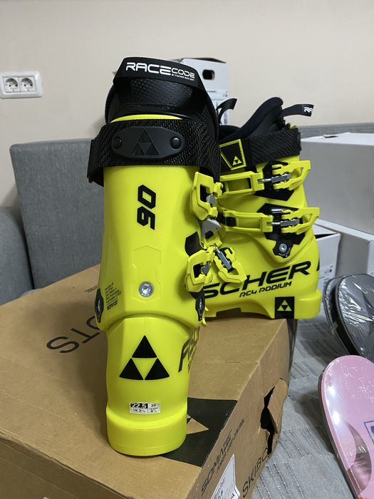 Clăpari noi Fischer RC4 Podium 90 (22,5 mondo)