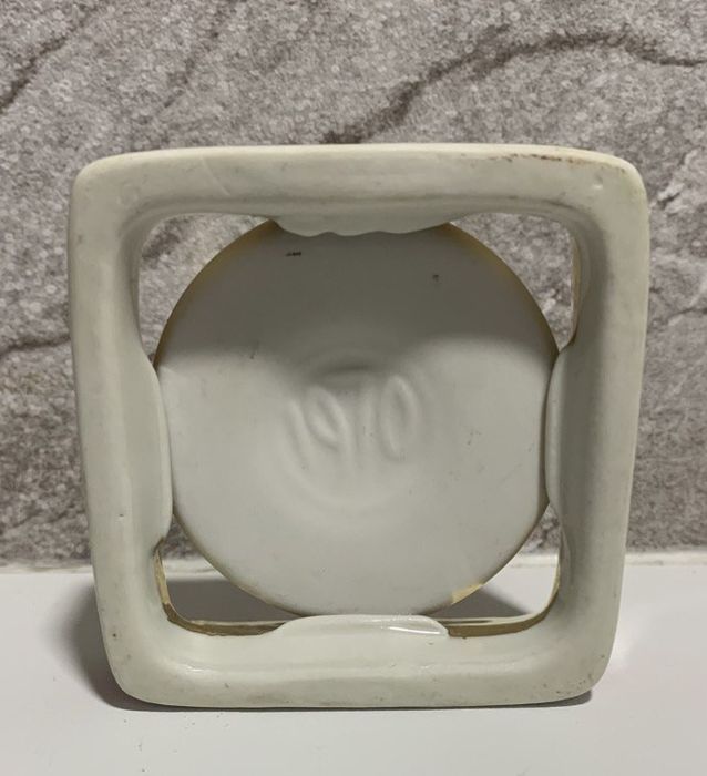 Фарфор плакетка Ленин