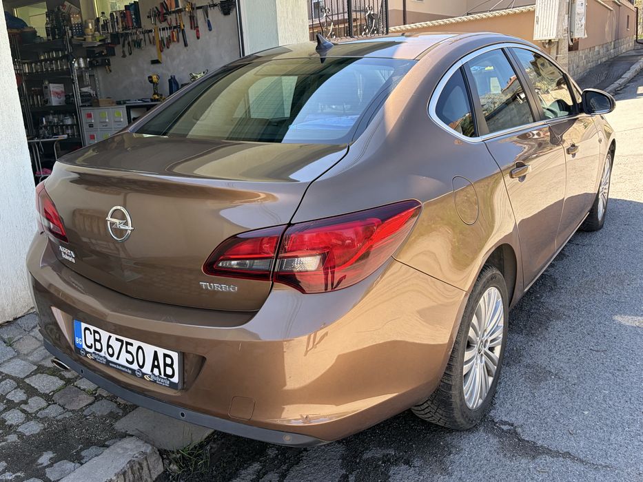 Opel Astra J 1.4T автомат 108000км