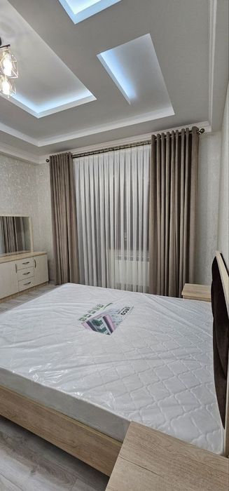 Сдаётся абсолютна новая квартира на Махтумкули 3-комнатная