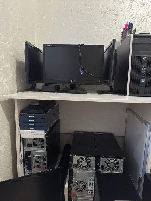 Продам мониторы. Пять штук. Идеальное состояние.