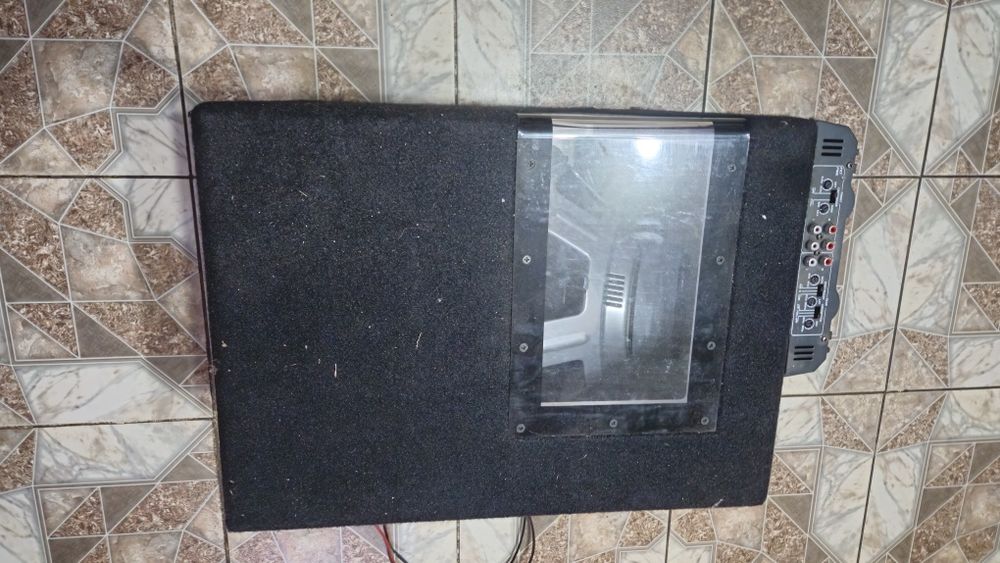 Продам сабвуфер JBL