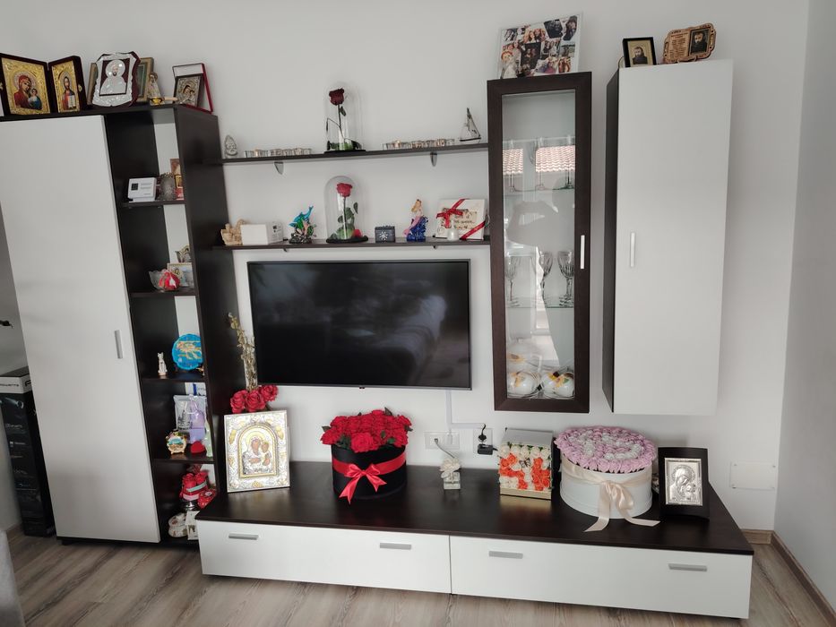 Vând mobila de living 2,8m