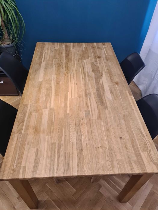 Масивна маса с 4 стола