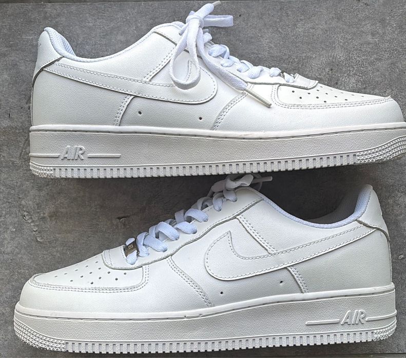 продам новые кроссовки Nike