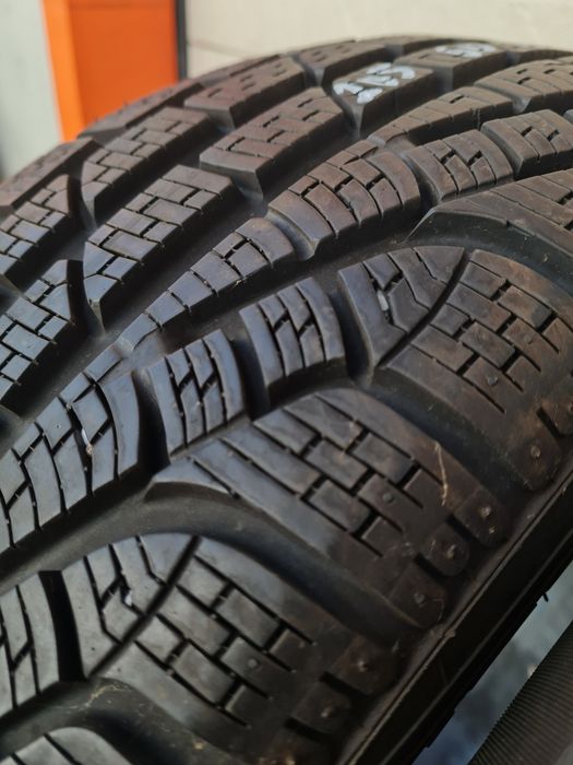 Зимни гуми 2 броя PIRELLI SottoZero 205 60 R16 дот 2518