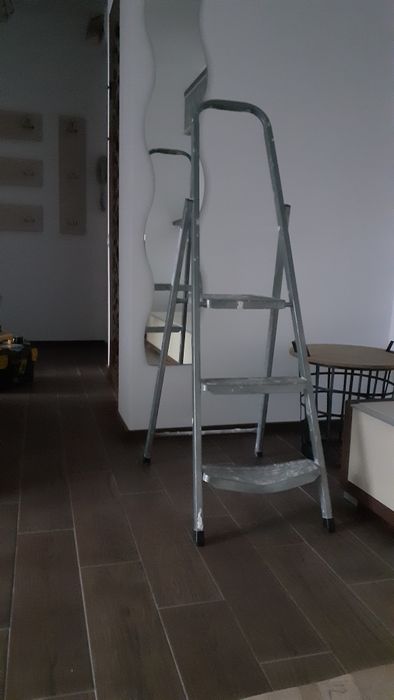 Scara metal o treapta putin indoita1,20 inaltime