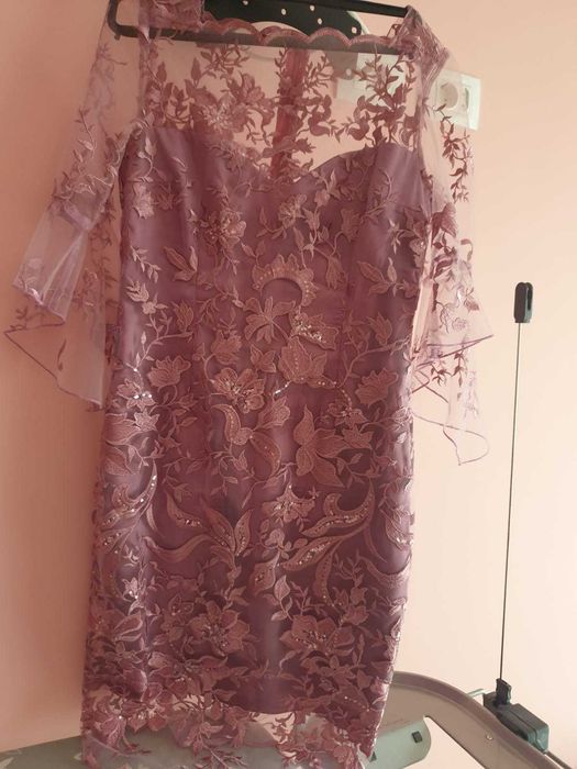 Vand rochii de ocazie