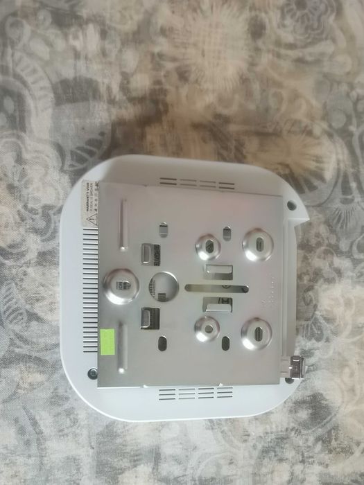 Рутер ( Router ) +  точки за достъп ( Access Point )  голямо покритие